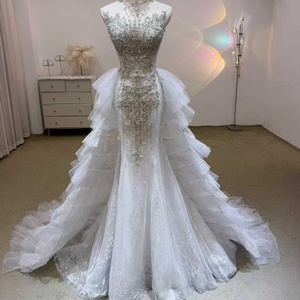 Robes de mariée JJ115 modernes et élégantes, sans manches, coupe sirène, avec volants, dentelle brodée, appliques florales en cristal, longueur ras du sol - Product Image 1