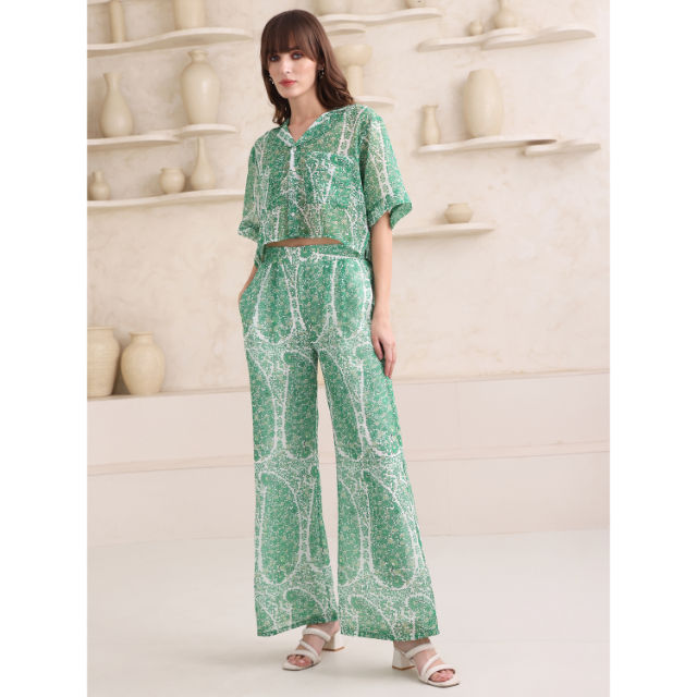 สีเขียว