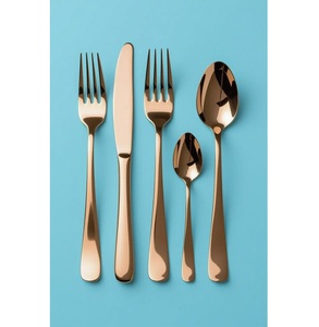 Juego de cubiertos de acero inoxidable con acabado dorado, glamour atemporal y belleza deslumbrante que convierte cada comida en una fiesta real - Product Image 4