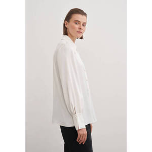 Blusa de Mujer con Cuello en Punta Color Blanco Hueso y Ribete de Encaje - Tela Popelina, Blusa Formal de Oficina - Product Image 3