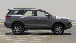 Oferta Especial: Toyota Fortuner EXR 2.7P Gris 2025 - Product Image 3