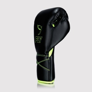 Gants de boxe en cuir noir et vert personnalisés OEM Équipement d'entraînement à lacets pour Kickboxing et sparring Gants de boxe - Product Image 6