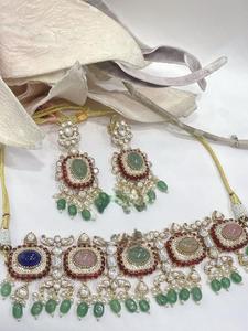 Parure Collier Ras-du-Cou et Boucles d'Oreilles en Laiton Plaqué Or de Haute Qualité avec Zircons, Style Classique pour Fiançailles, Fêtes et Mariages – Collection Radiant Designer - Product Image 2