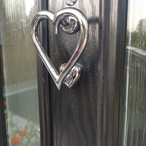 Aldaba de puerta de madera con diseño de pájaro carpintero elegante, acento perfecto para la entrada del hogar, oficina, hotel, balcón y casas temáticas naturales - Product Image 3