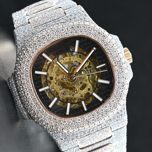 Relojes Analógicos de Diamantes de Diseño Moderno y Lujoso con Esfera de Cristal para Unisex Disponibles a Precio de Mayoreo - Product Image 1