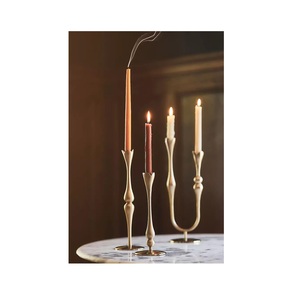 Bougeoir moderne en métal doré Candélabre de Noël fait main avec finition en aluminium Design élégant - Product Image 3