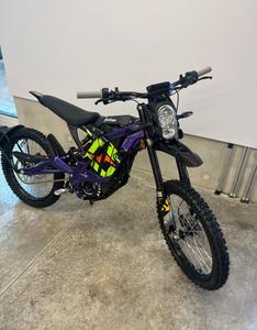 Nouveau Surron 2025/2023 Light Bee X Dirt Bike électrique 60V 40Ah Batterie au lithium 75km Autonomie 3-5 heures de conduite Stock disponible SurRons - Product Image 5