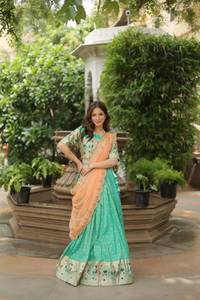 Beaux vêtements traditionnels indiens pakistanais coton Lehenga soie Dupatta pour les fêtes de mariage demoiselles d'honneur optimal pour la fantaisie - Product Image 2