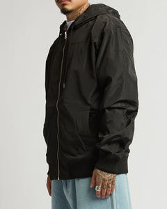 Vestes coupe-vent légères et imperméables à col montant personnalisées pour hommes et femmes, vêtements de rue et de sport OEM avec position de logo sur le devant - Product Image 4