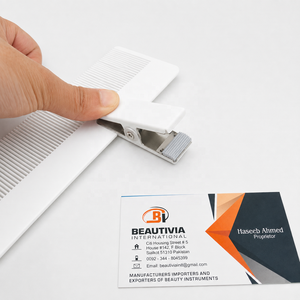 Soporte para pelucas de cabello blanco con logotipo personalizado, de alta calidad, con sujeción fuerte y silicona, para uso profesional en salones de belleza. - Product Image 3