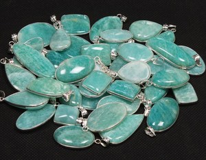 จี้พลอยอเมซอนธรรมชาติทำด้วยมือจี้สร้อยคอเครื่องประดับจี้คริสตัลอเมซอนไนท์สำหรับผู้หญิงขายส่งจี้จำนวนมาก - Product Image 2