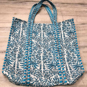 Sac fourre-tout en coton indien Kantha matelassé à imprimé floral grand sac décontracté tendance accessoire de mode personnalisé - Product Image 1