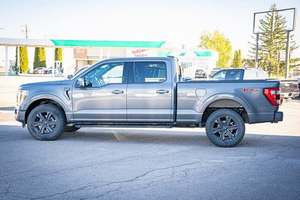 Ford F-150 Lariat Super Crew 4WD Turbo 4.1-6L Automatique 5 places 8 airbags Cuir Toit ouvrant Phares LED Feux de jour Caméra 2023 - Product Image 4