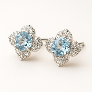 Boucles d'oreilles clous romantiques en topaze bleue florale avec CZ en argent sterling plaqué rhodium pour mariage, fiançailles, fête, anniversaire, cadeau - Product Image 3