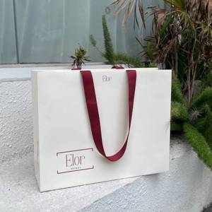 <span class=keywords><strong>2025</strong></span> xu hướng tùy chỉnh các tông sang trọng in Túi giấy <span class=keywords><strong>Kraft</strong></span> Túi Quà Tặng giấy với ruy băng xử lý cho Túi mua sắm - Product Image 2
