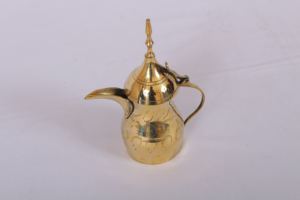 Jarra de latón de diseño Mughal con utensilios para servir y almacenar agua de Metal pulido para la decoración del comedor del hogar, incluidas las cucharas - Product Image 4