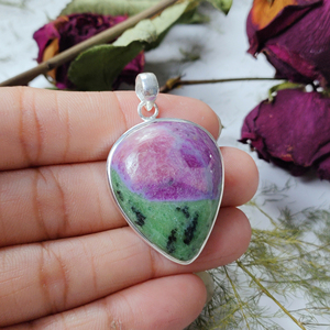 Colgante de piedras preciosas de zoisita rubí en forma de corazón Plata de Ley 925 chapado en oro joyería de precio a granel suave de moda - Product Image 1