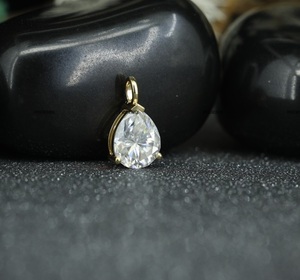 Pendentif de mariage en moissanite taille poire pour homme et femme par Phoenix Enterprise, en argent sterling 925 plaqué or jaune - Product Image 3