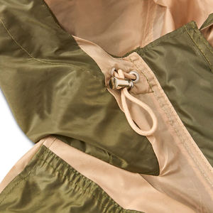 Chaqueta cortavientos con capucha de lona recubierta estilo utilitario para hombre, con media cremallera frontal, ligera, transpirable, para primavera, con bolsillos. - Product Image 5