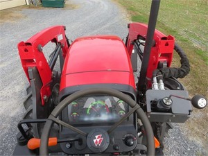 Tractor de Ruedas Usado Massey Ferguson 2605H 4WD 2019 con Caja de Cambios - Equipo Agrícola - Product Image 6