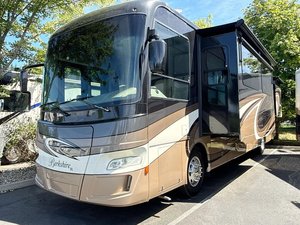 Camping-car de luxe d'occasion 2016 Forest River Berkshire XL 40BH prêt à être expédié avec émissions EURO 5 - Livraison mondiale - Product Image 1