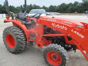 Tracteur L2502HST 2024 - Efficace, compact et convivial pour l'opérateur - Product Image 3