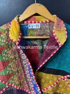 Veste courte matelassée Kantha pour femmes, fabrication artisanale indienne, réversible, écologique, idéale pour l'automne et l'hiver, veste vintage en patchwork - Product Image 3