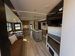 Nouvelle conception moderne, autre caravane de voyage en aluminium avec cuisine coulissante, plancher en nid d'abeille en plastique, suspension indépendante pour - Product Image 5