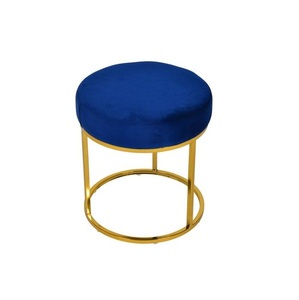 Tabouret de bar ottoamn au design moderne de la meilleure qualité avec dessus en velours bleu mini tabouret en métal argenté et brillant à un bon prix disponible - Product Image 6