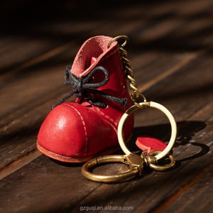 Porte-clés en cuir doré haut de gamme du fournisseur Délicat 3D Martin Boot Pendentif Lovely Car Purse Keychain Holder Top Luxury Leather - Product Image 2