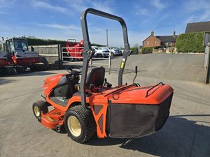 Tondeuse autoportée Kubota GR2120 d'occasion en bon état - Product Image 3