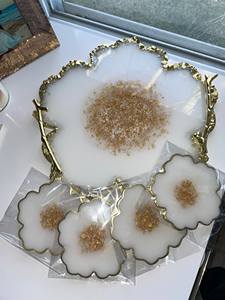 Plateau en résine transparente avec flocons d'or Organisateur de luxe pour cosmétiques et bijoux Plateau de vanité d'art en résine unique au meilleur prix - Product Image 5