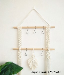 Tapiz de Macramé Multiusos Blanco con Barra de Madera para Decoración del Hogar, Almacenamiento, Exhibición y Estilo Interior Moderno - Product Image 6