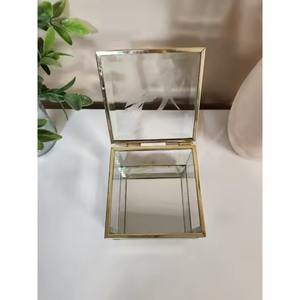 Magnifique boîte à bijoux en métal écologique faite à la main avec cadre décoratif, design personnalisable pour le rangement des bijoux et des cadeaux - Product Image 6