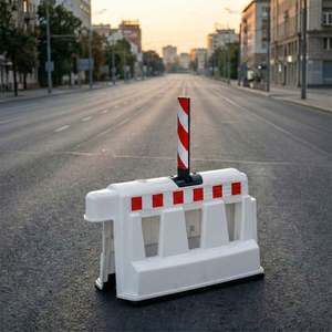 Barrière de sécurité en plastique et panneau d'avertissement de type bollard 100 x 120 x 40 cm - Product Image 3