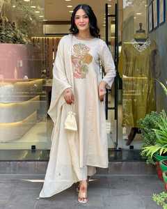 Conjunto Kurti de 3 piezas de diseñador de moda con bordado elegante y trabajo de lentejuelas perfecto para ropa festiva boda y trajes tradicionales - Product Image 1