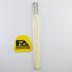 Pousse-cuticules personnalisé avec logo, 12 cm, lame en acier inoxydable et manche en plastique, certifié ISO 9001:2015 pour les soins des ongles - Product Image 2