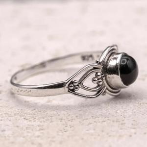 แหวนเงินสเตอร์ลิง925สไตล์วินเทจสุดหรูทำด้วยมือทรงกลมพลอยโอนิกซ์สีดำทำด้วยมือของขวัญเครื่องประดับสำหรับผู้หญิง - Product Image 2