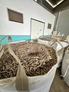 Pellets de Biomasa Industrial (Forma de Barra de 6 mm) para Sistemas de Calefacción, Hechos con Residuos de Madera, Valor Calorífico de 7 J, Briquetas en Polvo - Product Image 6