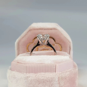 แหวนหมั้นเพชรโมอีสทรงกลม2.90กะรัตสำหรับเจ้าสาวพร้อมด้วยรัศมีที่มองไม่เห็นและวงนิรันดร์34มหาวิหาร - Product Image 3