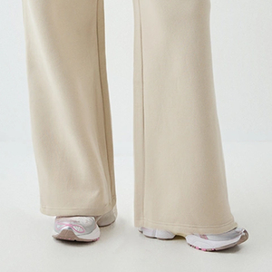 Precio Económico para Compradores al por Mayor: Sudadera Corta con Capucha para Mujer, Diseño Elegante de Alta Calidad, Chándal con Cierre de Cremallera y Tela Suave - Product Image 4