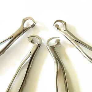 Fórceps de extracción dental manual Medicab Color plateado y dorado Acero inoxidable Reutilizable de alta calidad con garantía de 5 años - Product Image 3