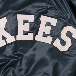 Personalizado 2025 Venta caliente de moda de satén de seda al por mayor chaqueta universitaria de satén para hombres Logotipo de color personalizado hecho en Pakistán - Product Image 6