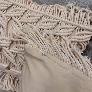 Funda de almohada de macramé ecológica hecha a mano para regalo y decoración del hogar dormitorio hecho en Vietnam - Product Image 2