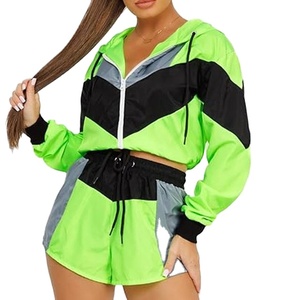 ชุดเซ็ตเสื้อแจ็คเก็ตและกางเกงขาสั้นผู้หญิง ผ้าโพลีเอสเตอร์น้ำหนักเบา สีสันตัดกัน ซิปหน้า ชุดสองชิ้น ชุดกีฬา แฟชั่นฤดูร้อน ปี 2026 - Product Image 3