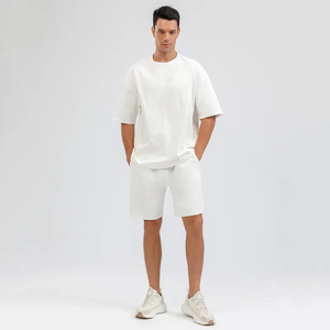 Ensemble deux pièces d'été pour hommes de grande taille personnalisé short en coton respirant et t-shirt surdimensionné avec motif uni - Product Image 1