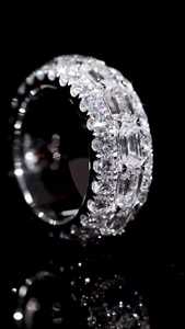 Anillo de Eternidad de Lujo para Mujer, Plata 925 con Moissanita, Corte Esmeralda, Engaste en Canal, Diseño Geométrico, para Bodas - Product Image 3