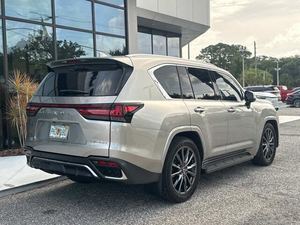 LIMPIO USADO 2024 Lexus LX 600 F Sport Handling AWD - Product Image 3