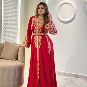 Caftan marocain en soie et mousseline de soie rouge fait à la main de style décontracté avec des caractéristiques antistatiques et respirantes Design brodé - Product Image 1