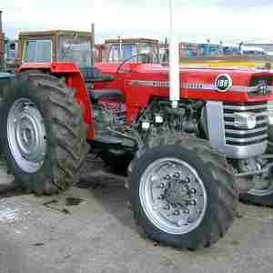 Tracteur agricole à roues Massey Ferguson 1204 95 CV 4x4 avec composants essentiels, notamment roulement, moteur, engrenage et pompe - Product Image 2